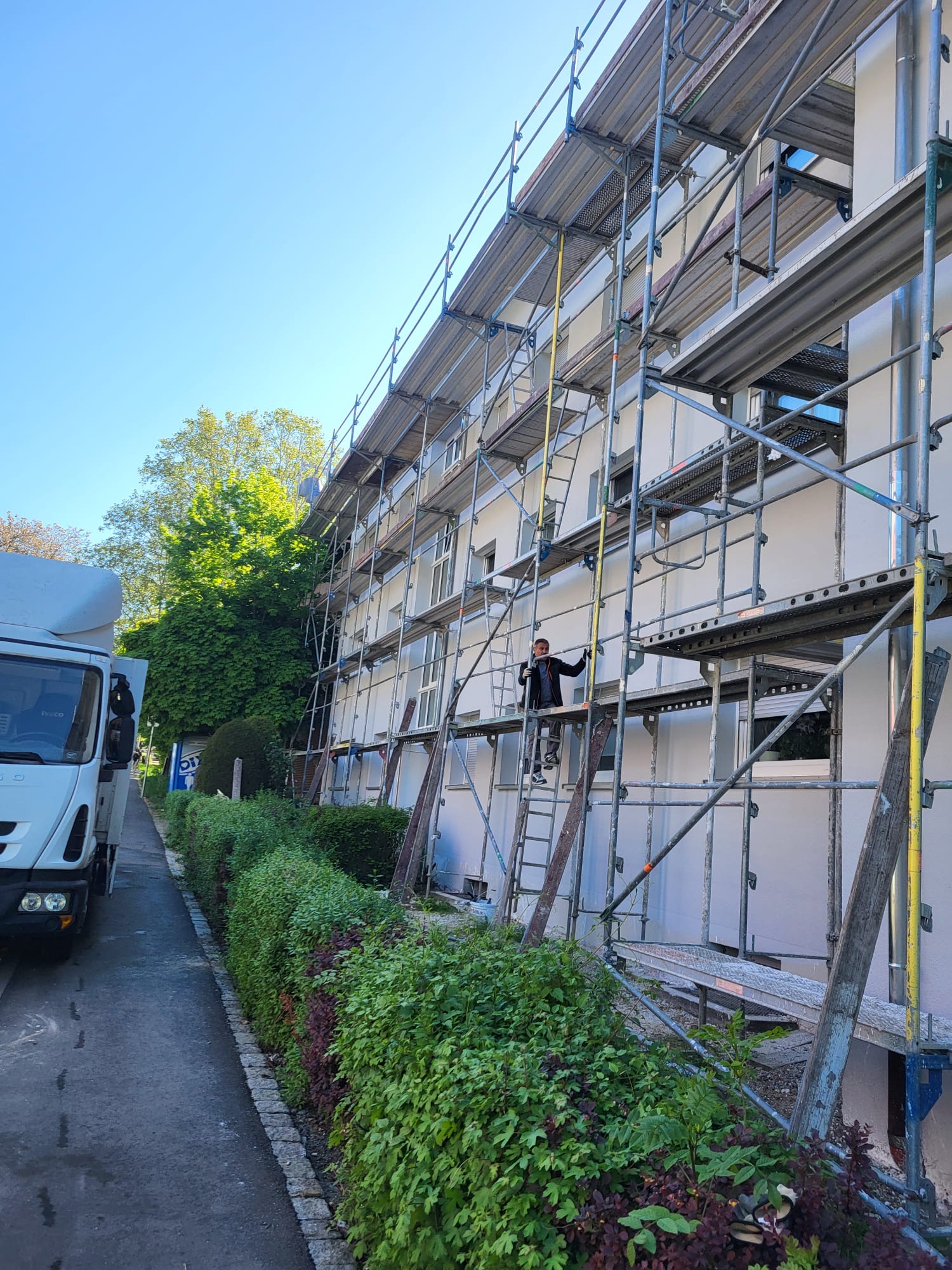 Sichere Gerüstmontage durch Gürlük Gerüstbau